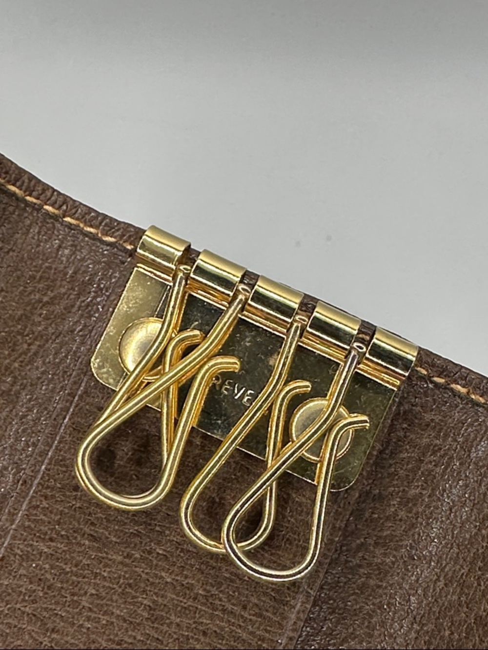 Gucci Beige and Brown GG Canvas Key Wallet with Gold Logo - Picture 9 of 9